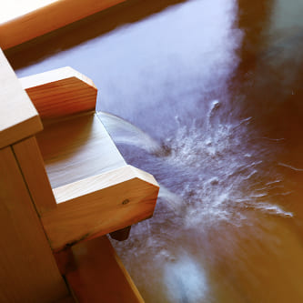 “真湯”源泉が注ぐ風呂付